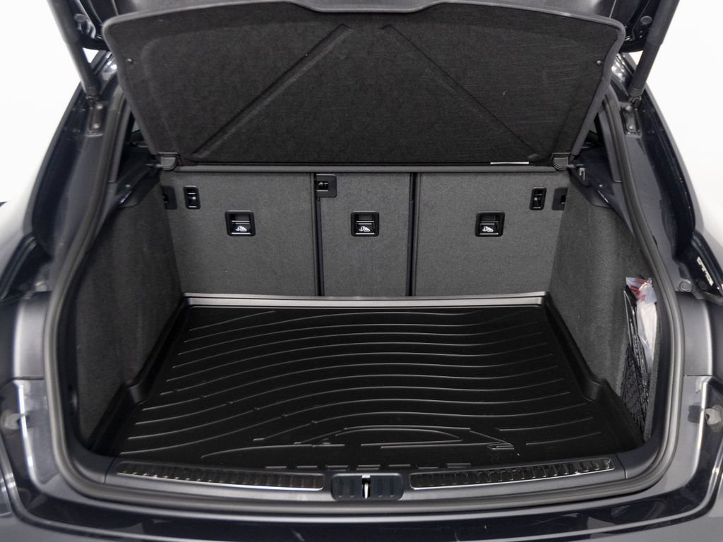 Certified 2026 Porsche Macan AWD/4WD image 46
