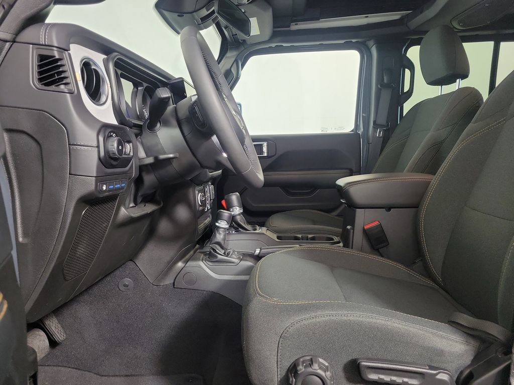 Used 2025 Jeep Wrangler Unlimited Sahara w/ Safety Group AWD/4WD image 12