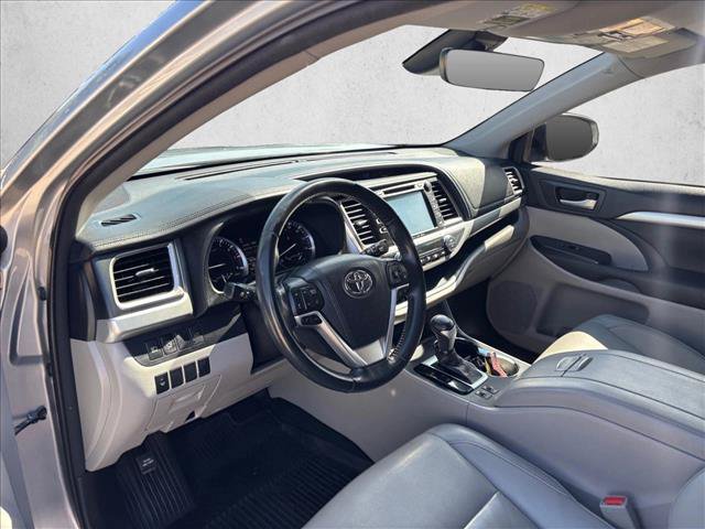 Used 2017 Toyota Highlander XLE FWD image 9