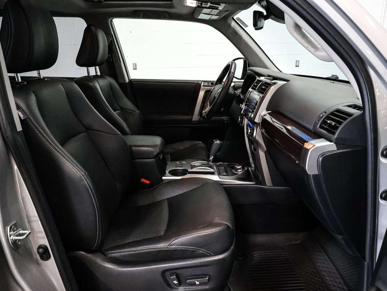 Used 2024 Toyota 4Runner Limited AWD/4WD image 22
