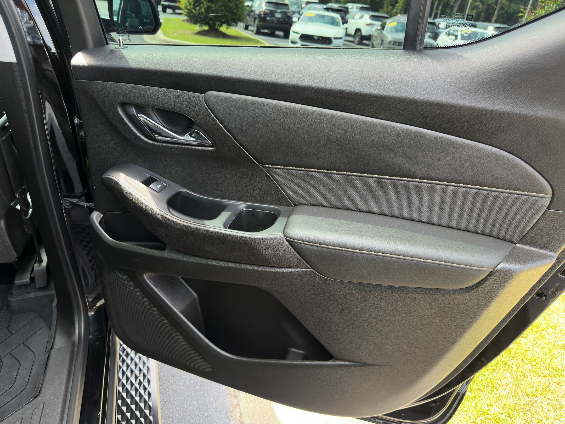 Used 2021 Chevrolet Traverse Premier w/ Redline Edition FWD image 24