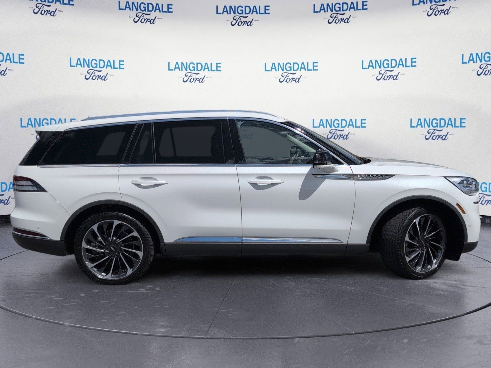 Used 2023 Lincoln Aviator Reserve w/ Equipment Group 201A video 3