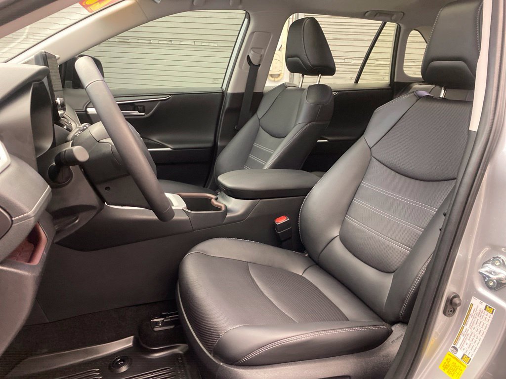 Used 2025 Toyota RAV4 Limited w/ Advanced Technology Package AWD/4WD image 20