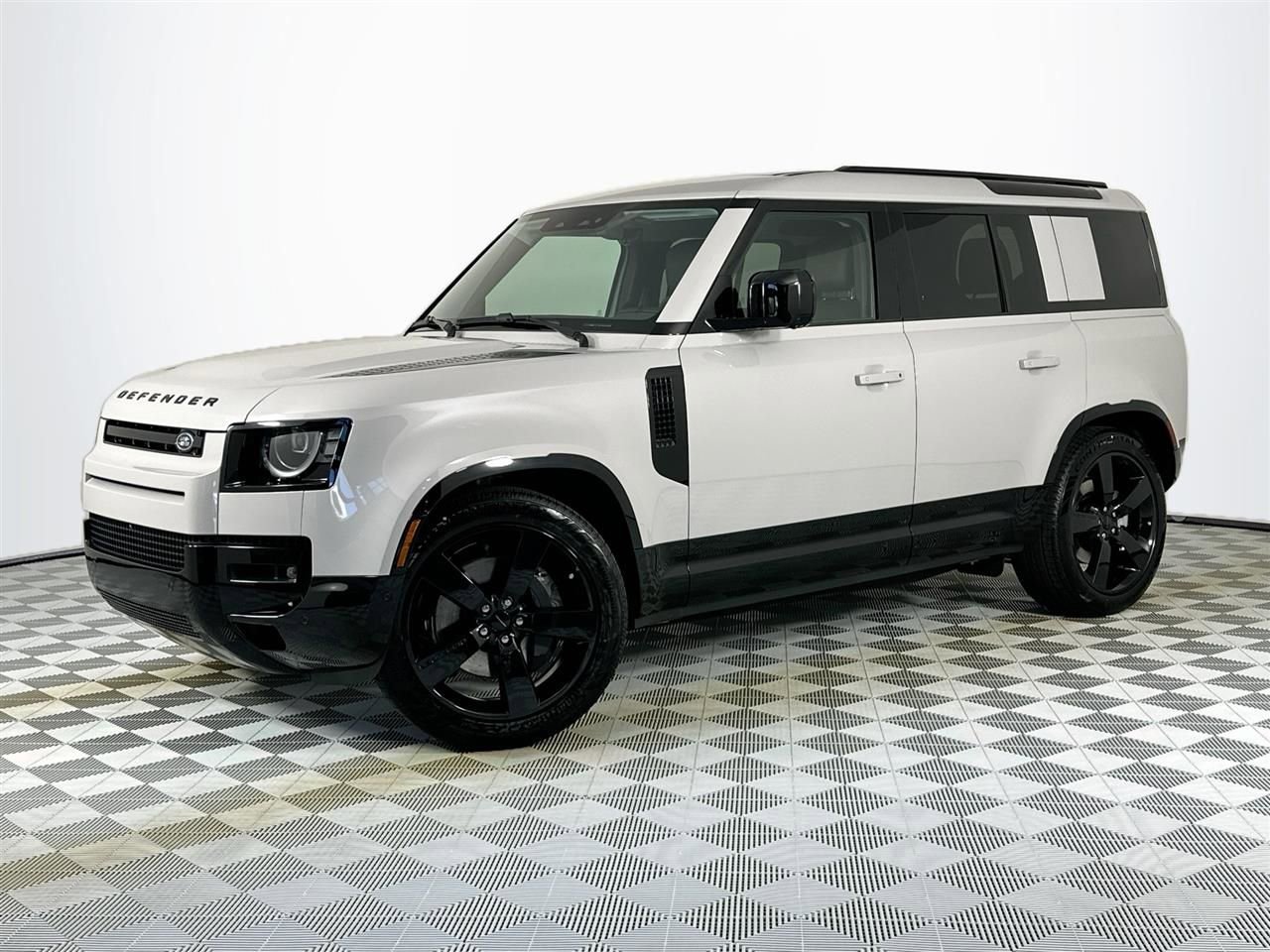 Used 2026 Land Rover Defender 110 X-Dynamic SE image 1