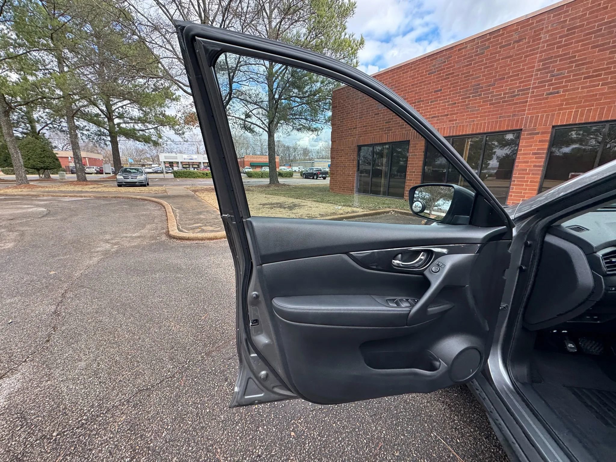 Used 2017 Nissan Rogue S image 20