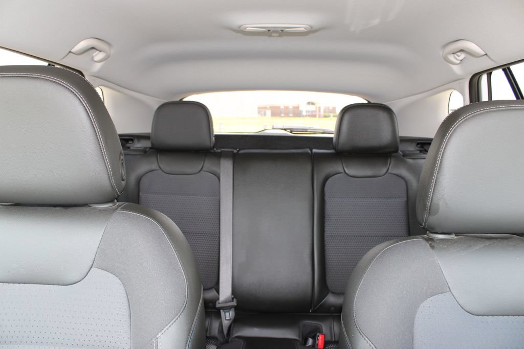 Used 2025 Chevrolet Trax LT FWD image 12