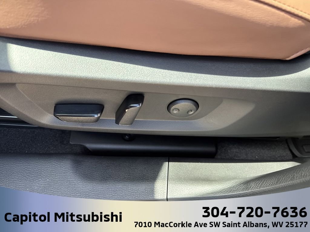 New 2025 Mitsubishi Outlander SEL image 18