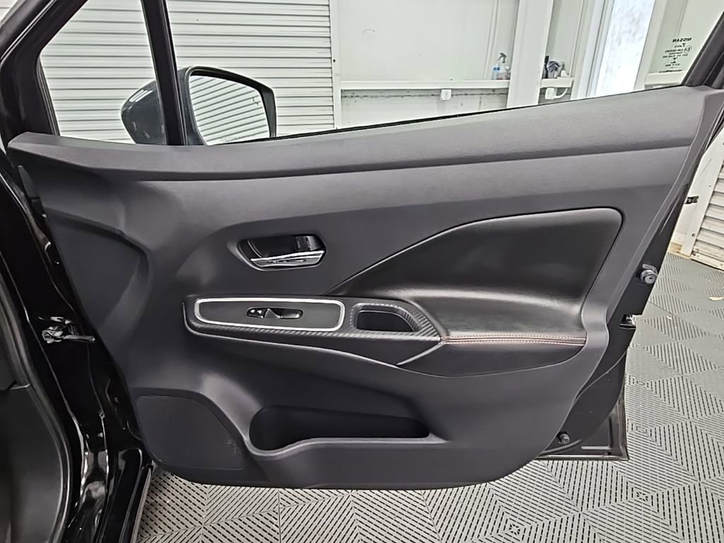 Used 2021 Nissan Versa SR w/ Convenience Package image 34