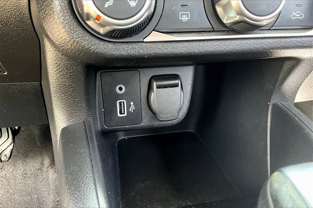 Used 2021 Nissan Versa SR image 31