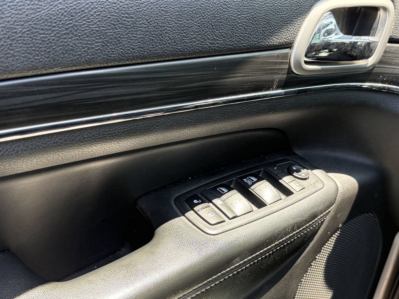Used 2019 Jeep Grand Cherokee Limited w/ Luxury Group II RWD image 11