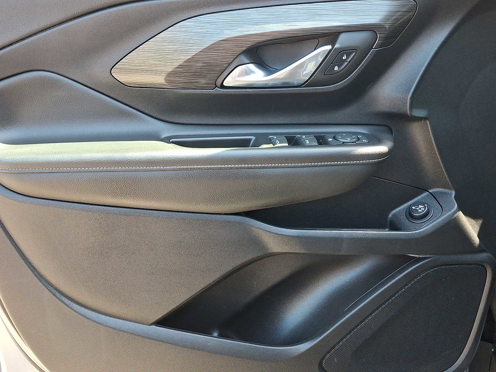 Used 2023 GMC Terrain SLE w/ Driver Convenience Package FWD image 14