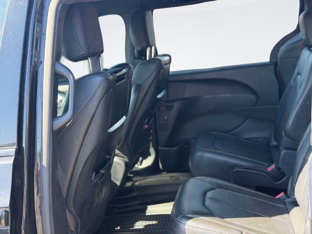 Used 2018 Chrysler Pacifica Touring-L Plus w/ Advanced Safetytec Group FWD image 14