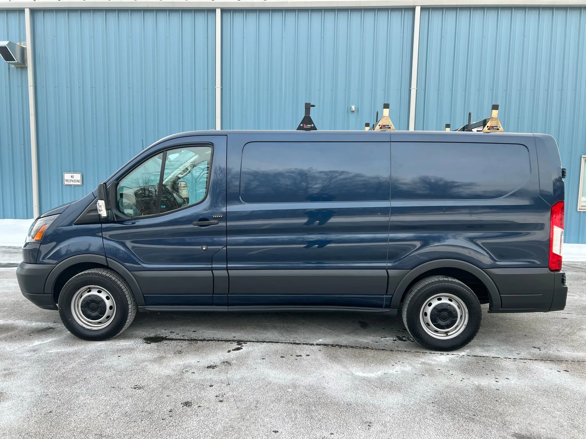 Used 2017 Ford Transit 150 130 Low Roof RWD image 4