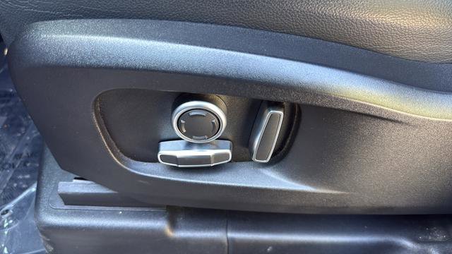 Used 2024 Land Rover Defender 130 X-Dynamic SE image 13