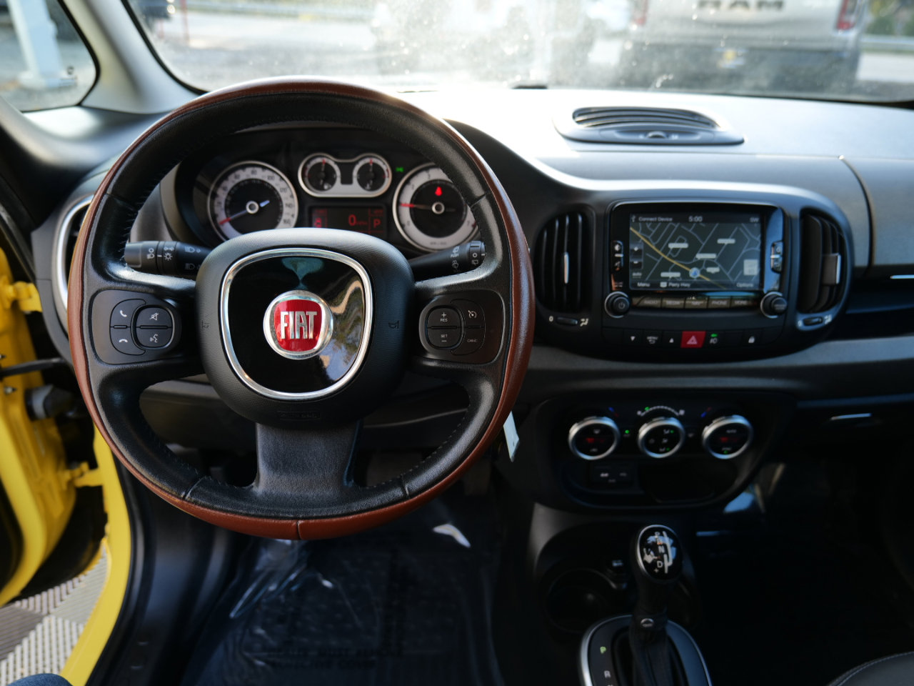 Used 2014 FIAT 500L Trekking w/ Popular Equipment Group image 18