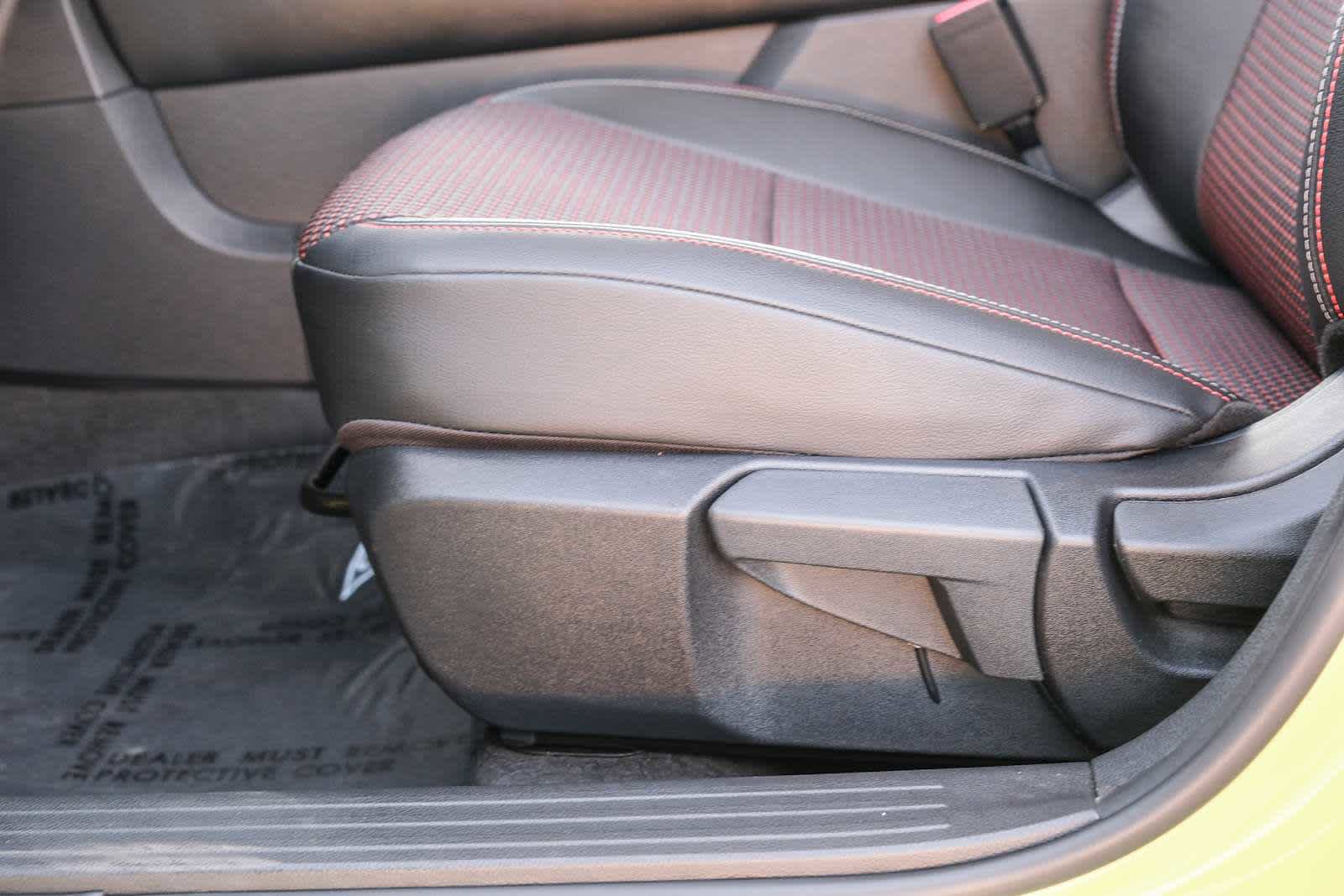 Used 2025 Nissan Kicks SR FWD image 23