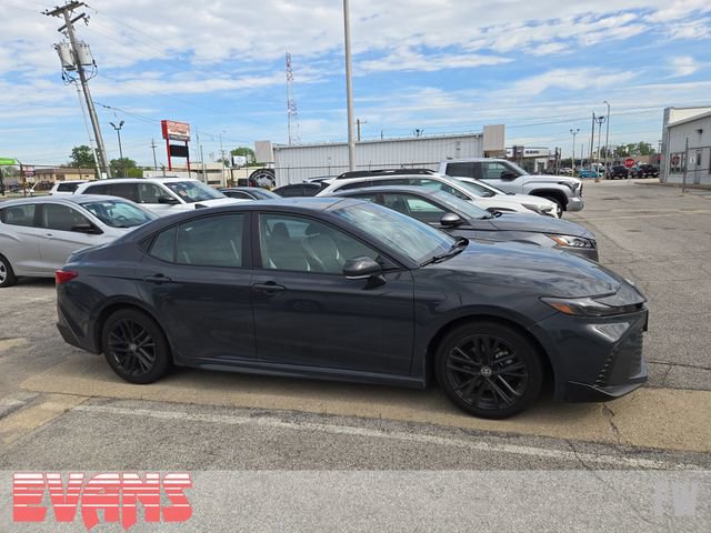 Used 2025 Toyota Camry SE FWD image 2