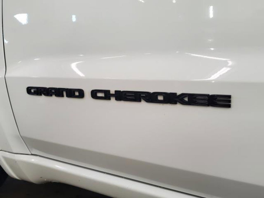 Used 2020 Jeep Grand Cherokee Altitude AWD/4WD image 6