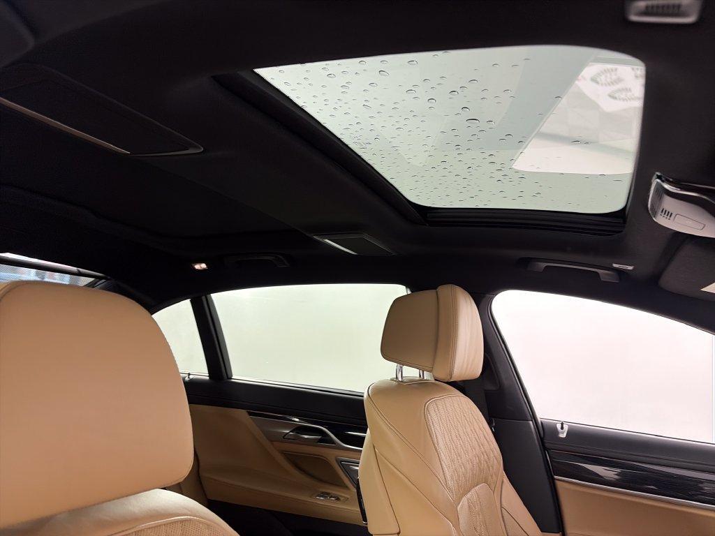 Used 2017 BMW 750i xDrive AWD/4WD image 33