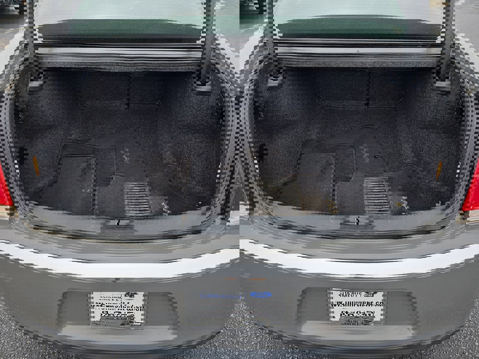 Used 2017 Chrysler 300 Limited image 11