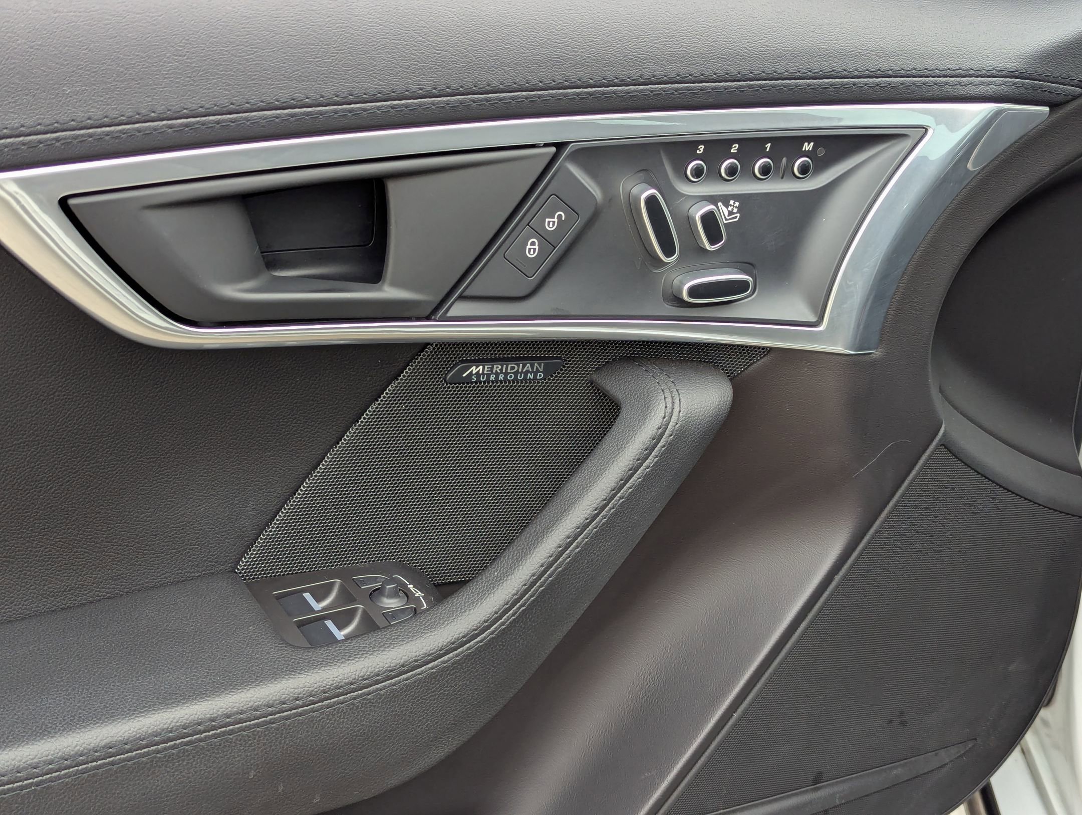 Used 2019 Jaguar F-TYPE Coupe image 12