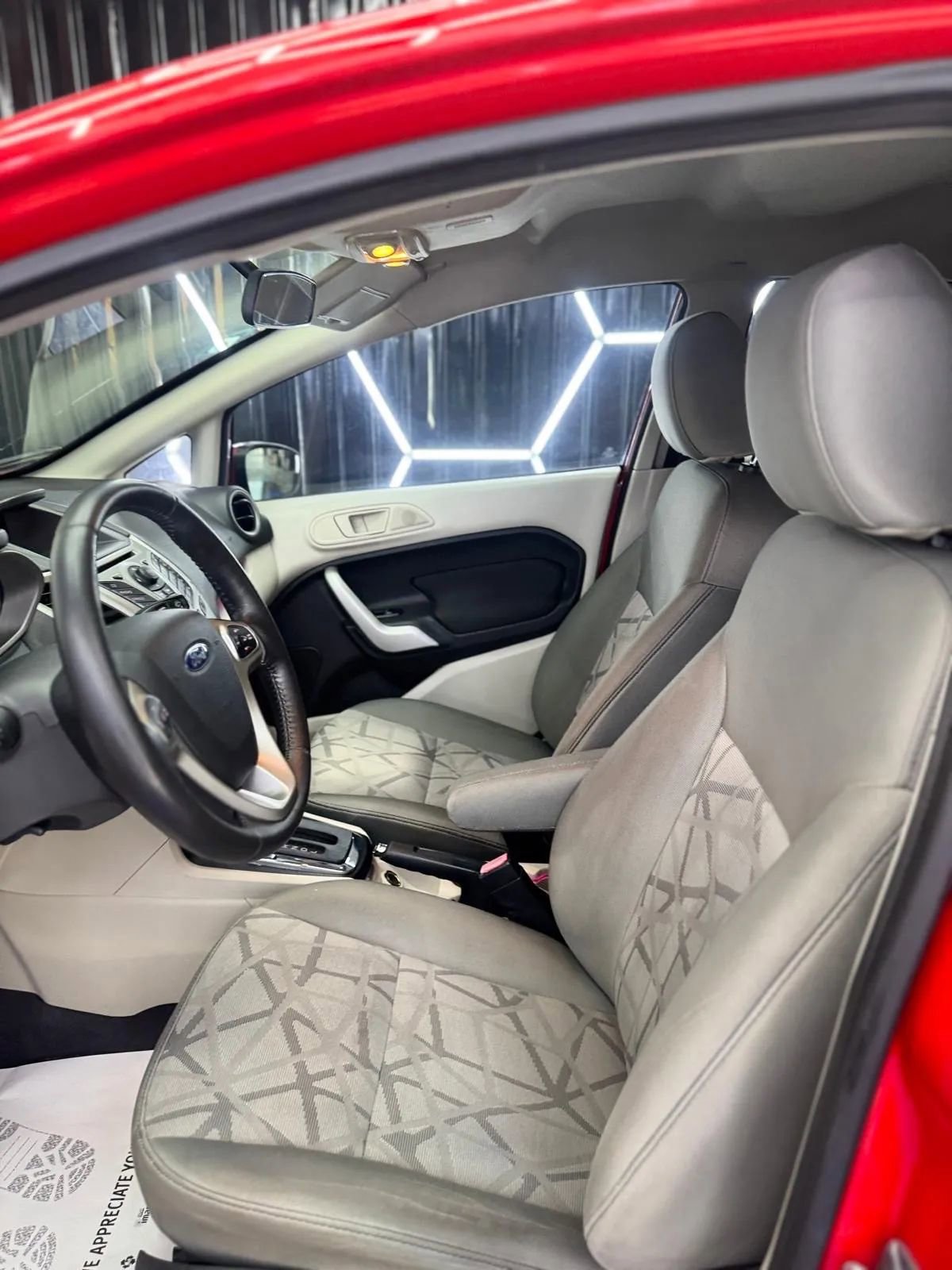 Used 2013 Ford Fiesta SE image 30