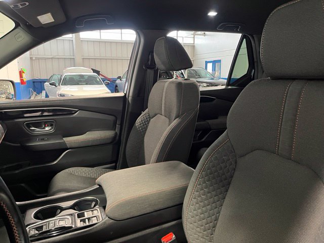 Used 2025 Honda Pilot Sport image 23