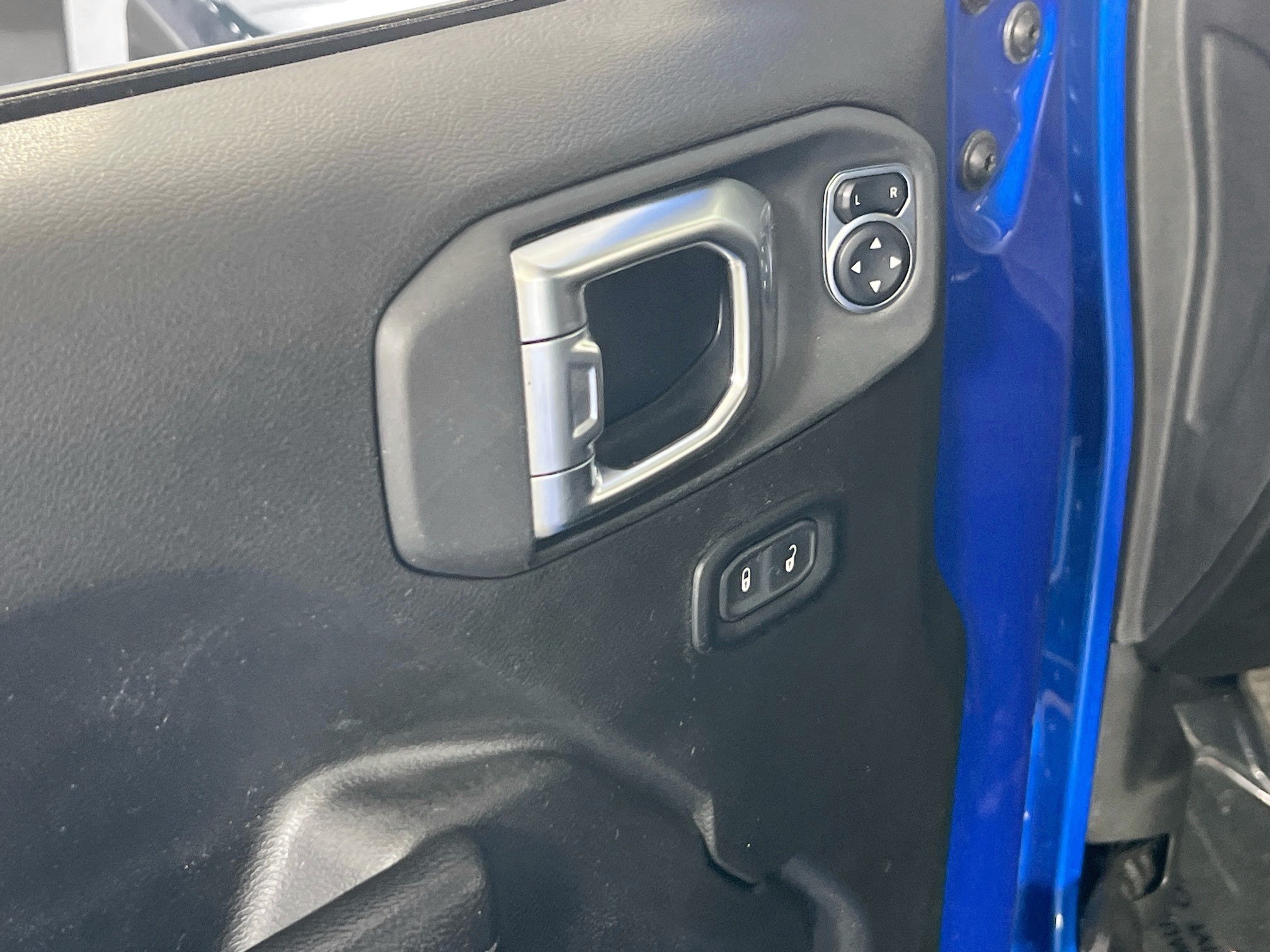 Used 2023 Jeep Gladiator Overland AWD/4WD image 17
