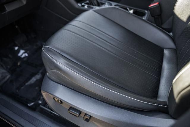 Used 2022 Volkswagen Tiguan SE w/ Panoramic Sunroof Package image 32