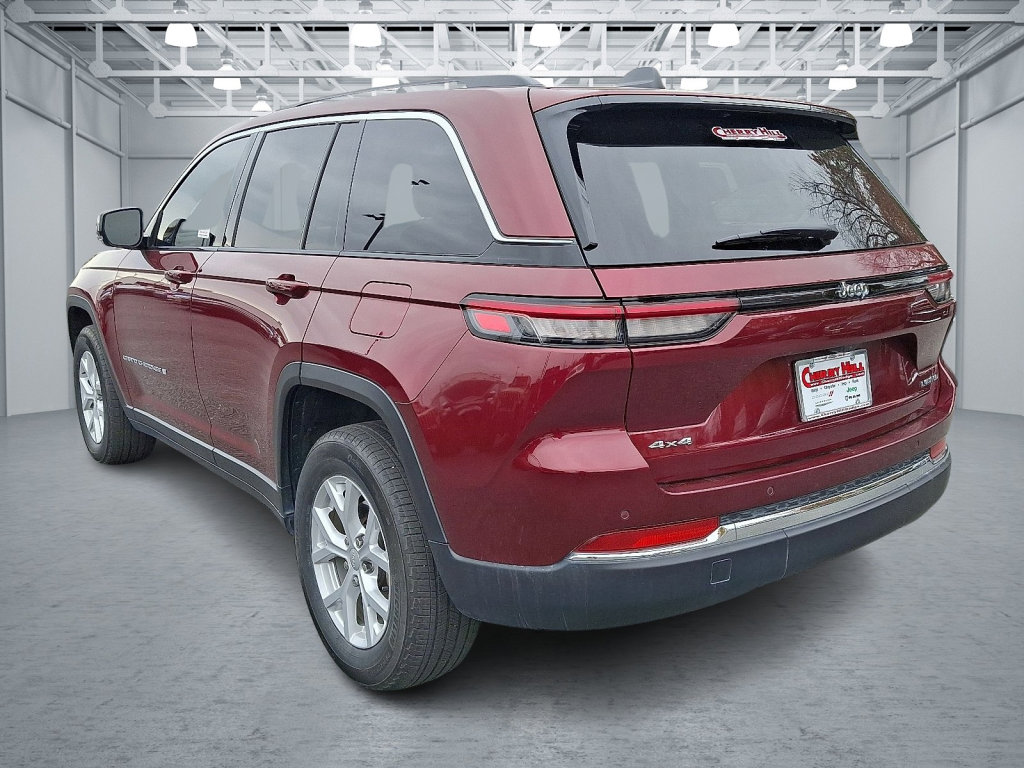 Used 2023 Jeep Grand Cherokee Limited w/ Trailer Tow Prep Group (B) image 3