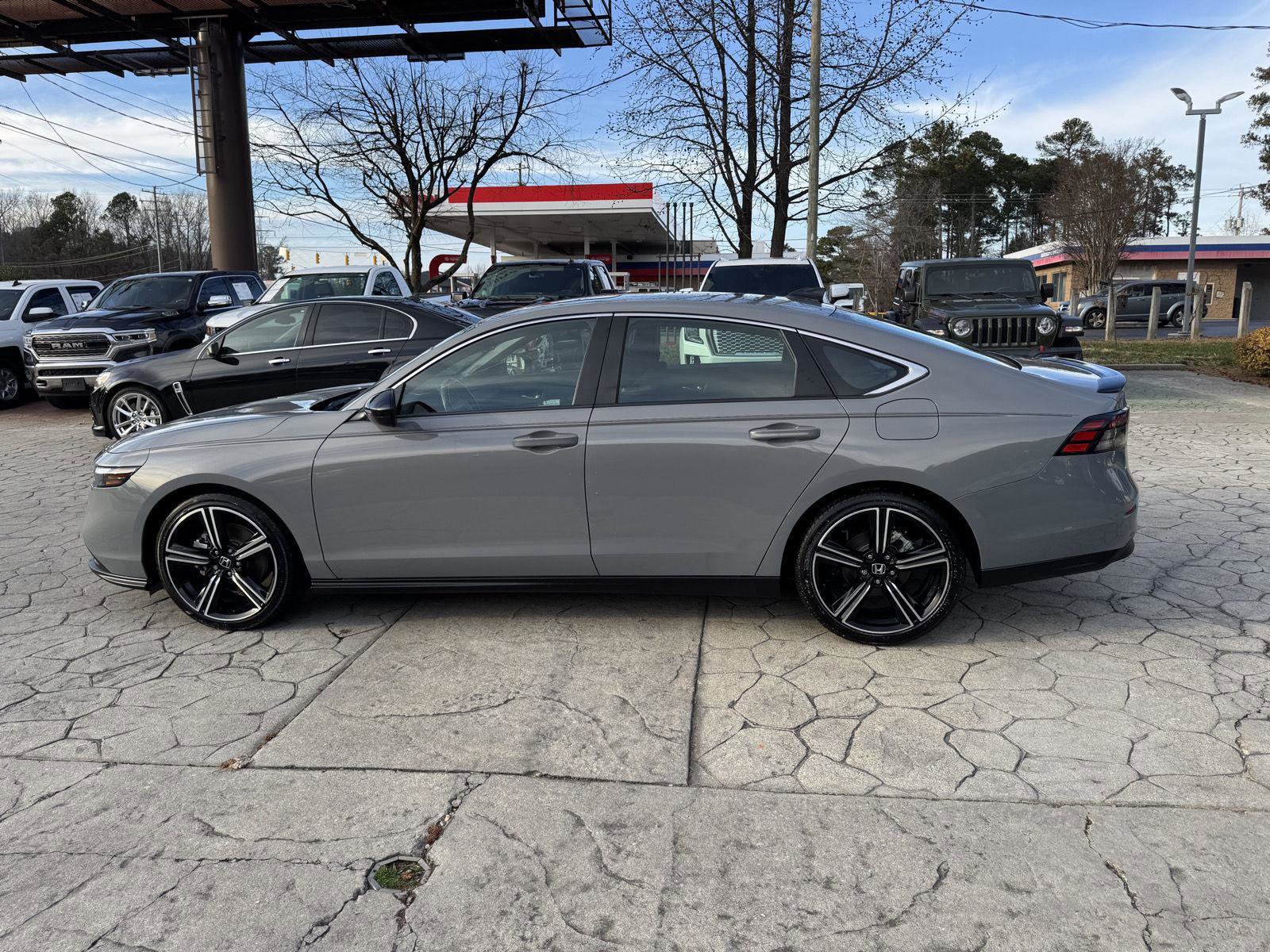 Used 2024 Honda Accord Sport image 9