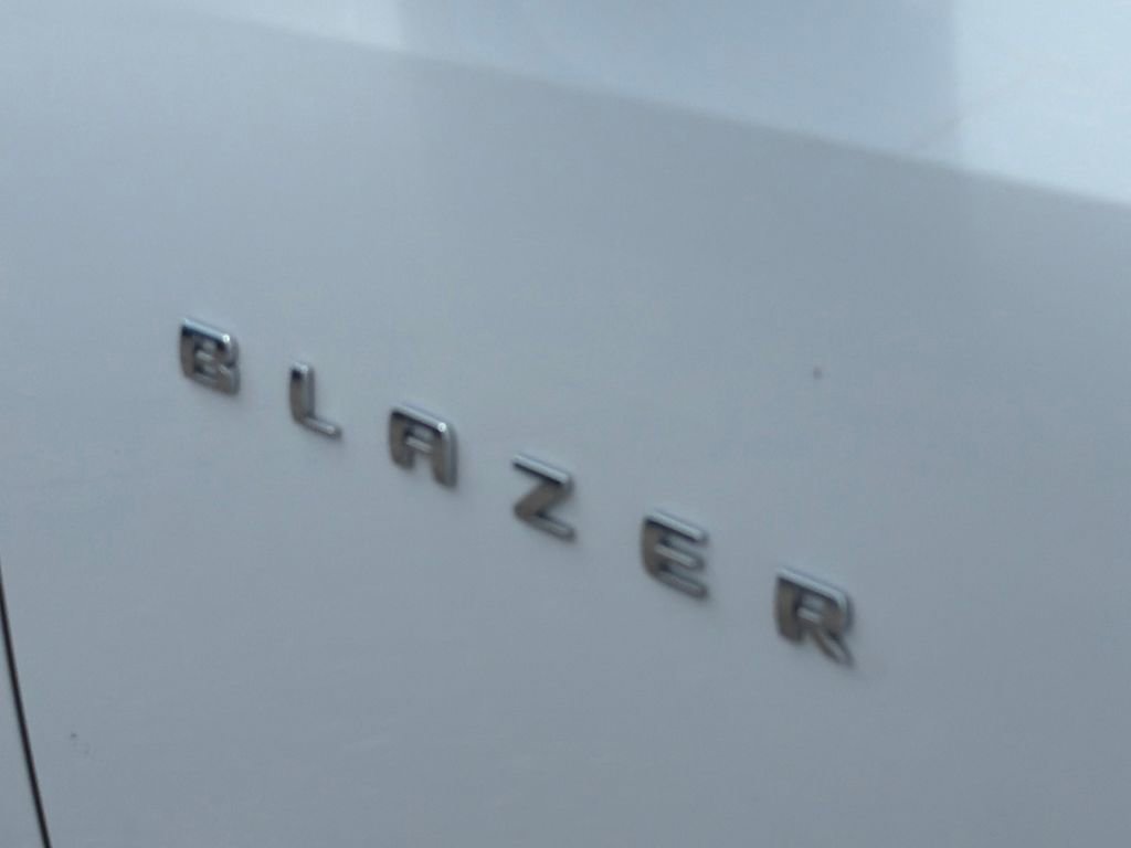 Used 2025 Chevrolet Blazer LT FWD image 17