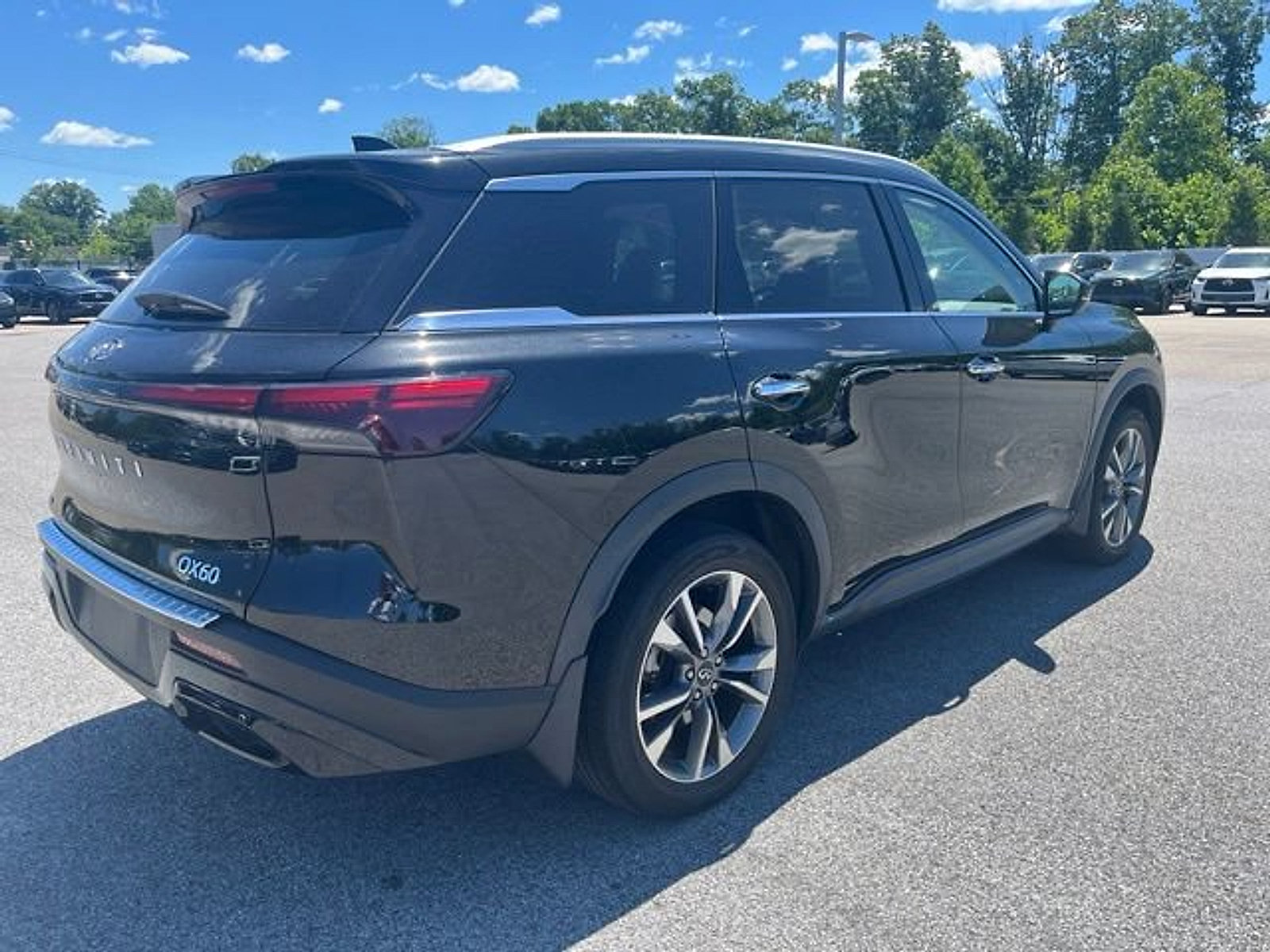 Certified 2023 INFINITI QX60 Luxe w/ Performance Audio Package AWD/4WD image 3