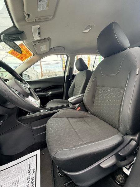 Used 2021 Nissan Kicks SV image 9