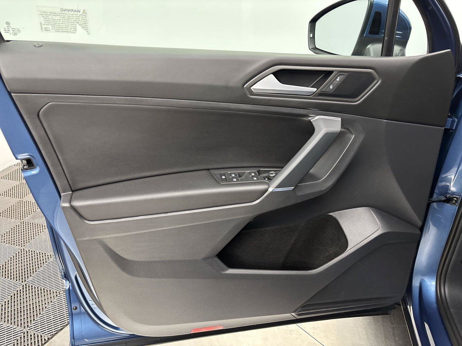 Used 2020 Volkswagen Tiguan SE w/ Panoramic Sunroof Package AWD/4WD image 26
