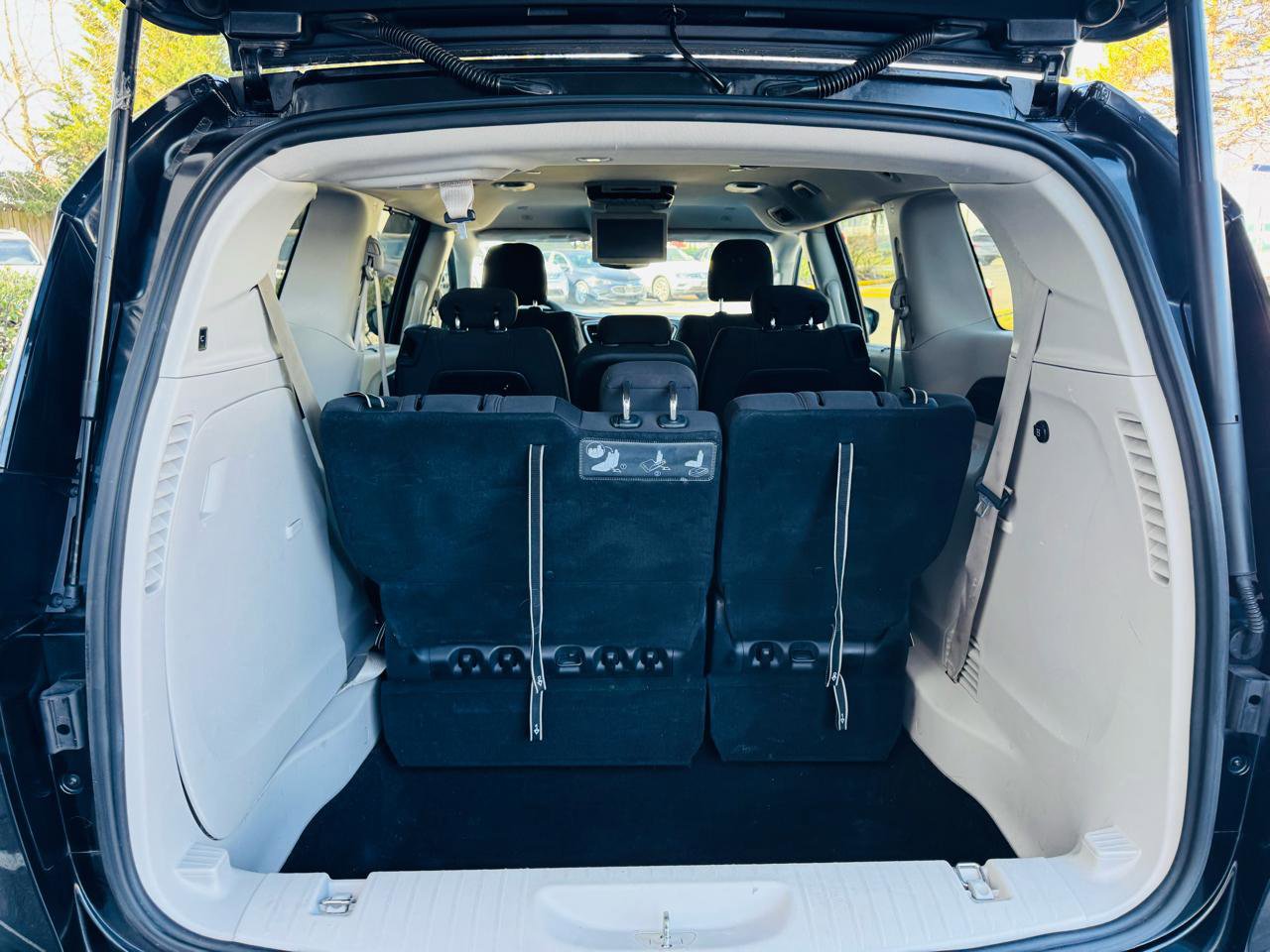 Used 2018 Chrysler Pacifica Touring Plus w/ Tire & Wheel Group FWD image 33