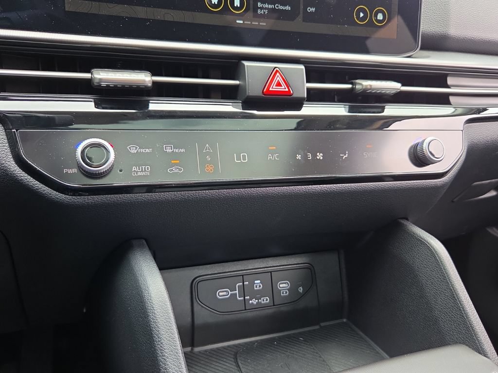 Used 2026 Kia Sportage SX FWD image 23