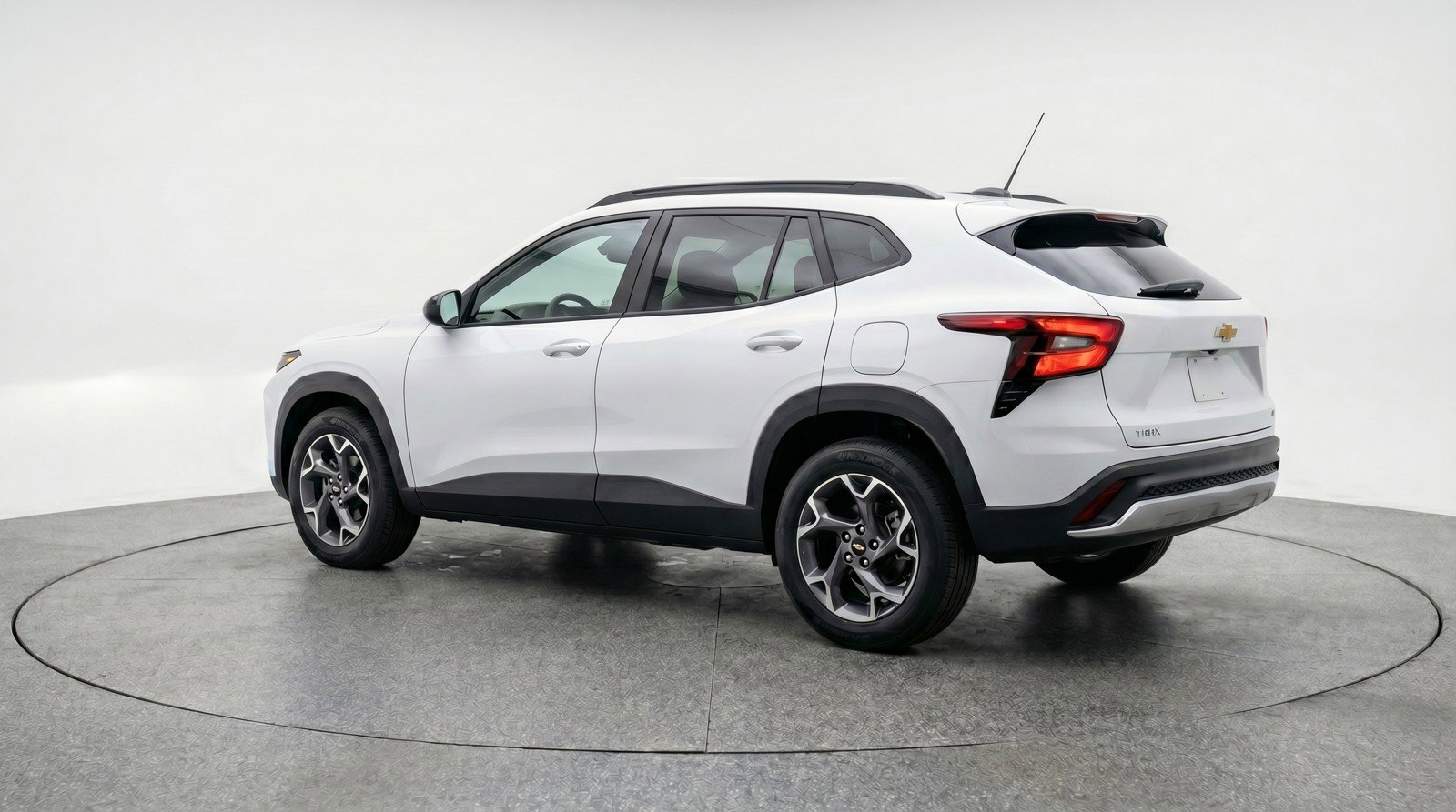 Used 2025 Chevrolet Trax LT FWD image 6