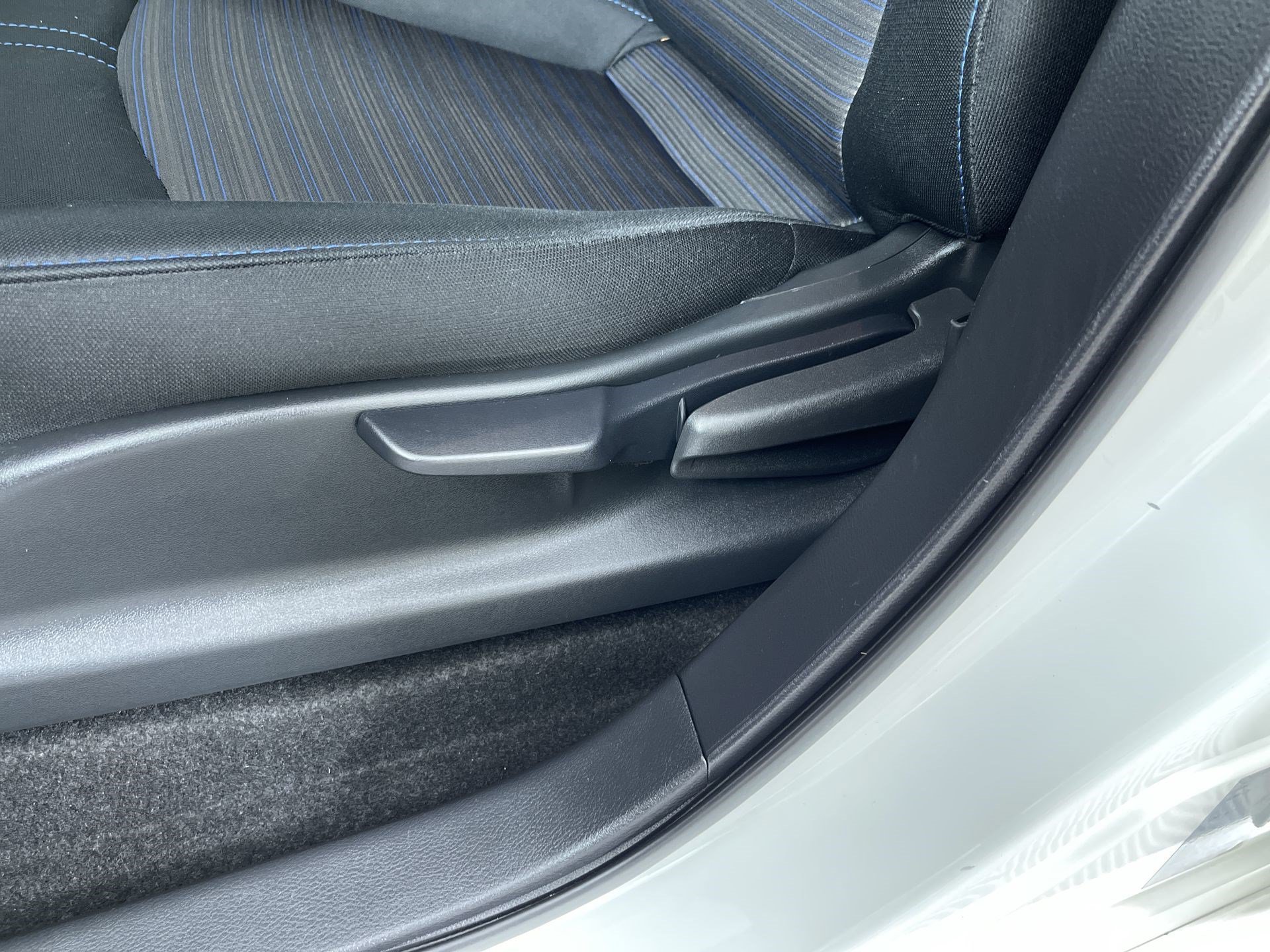 Certified 2025 Nissan Leaf S FWD image 12