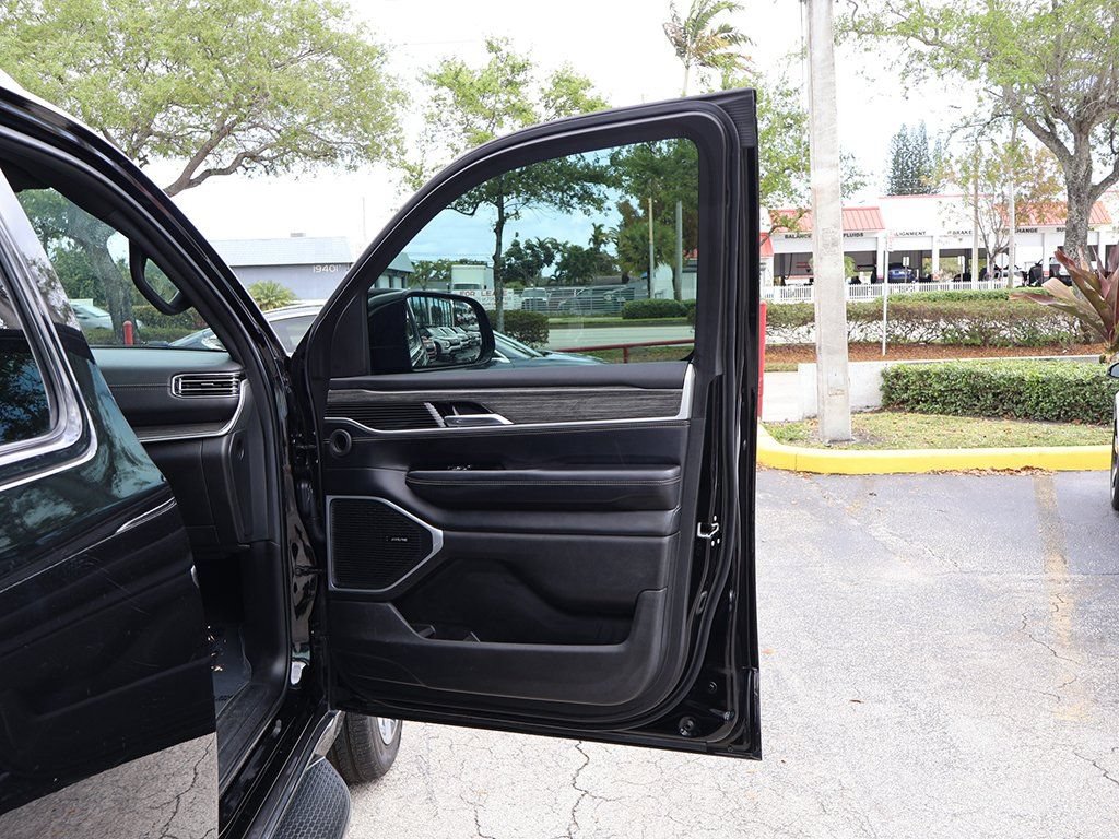 Used 2022 Jeep Wagoneer Series II w/ Premium Group I AWD/4WD image 27