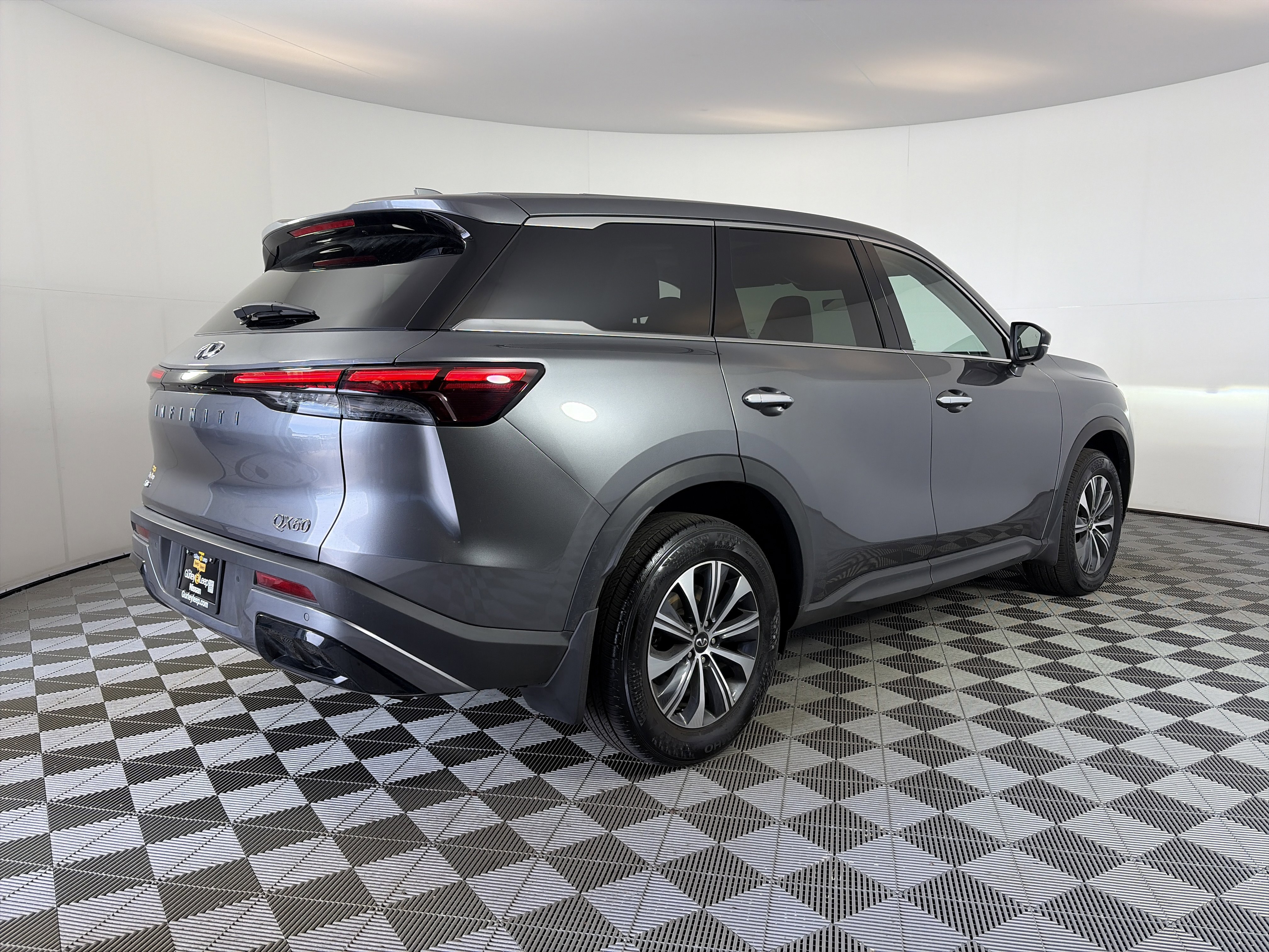 Used 2023 INFINITI QX60 Pure AWD/4WD image 11