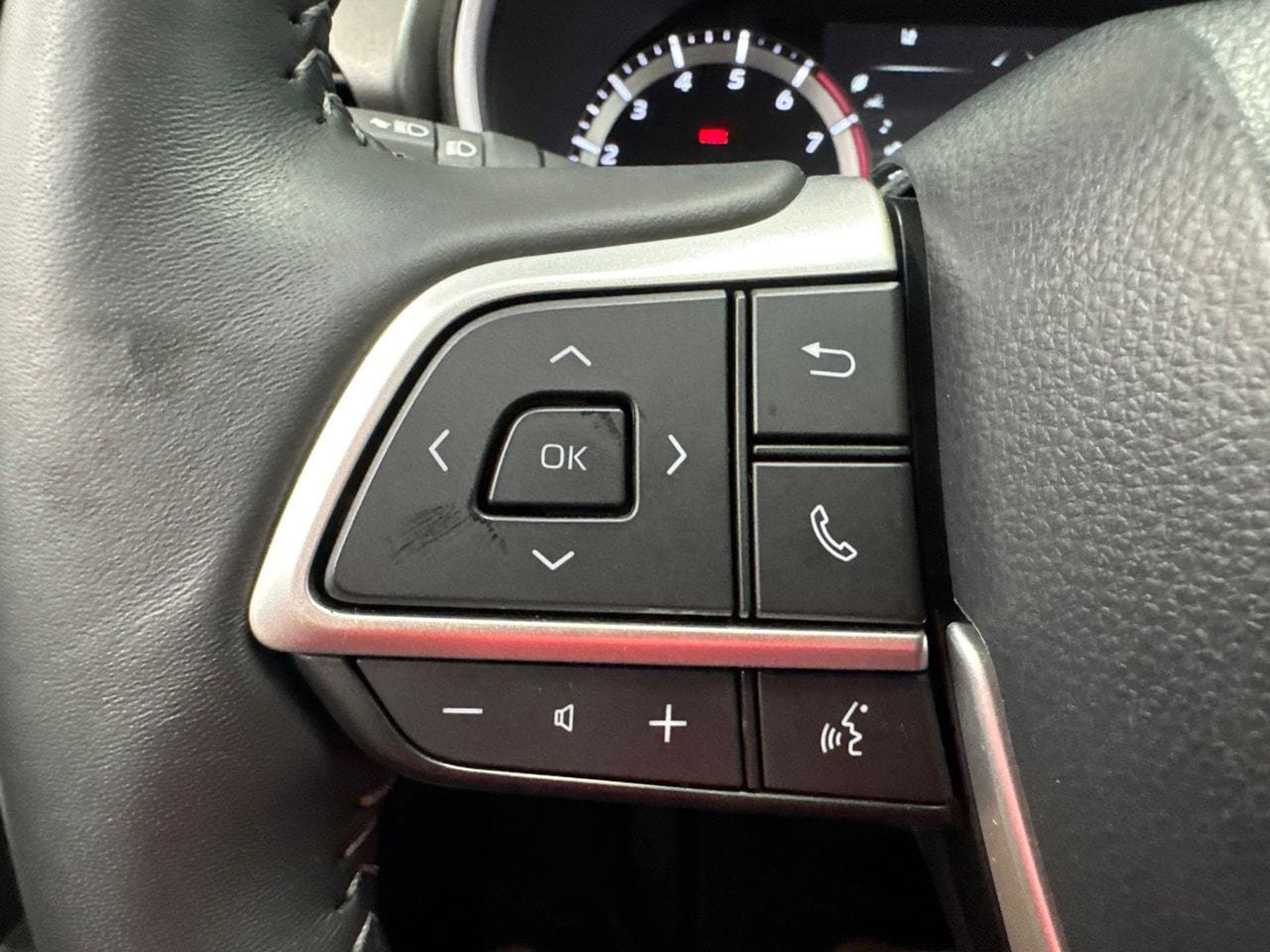 Used 2025 Toyota Highlander XLE AWD/4WD image 22