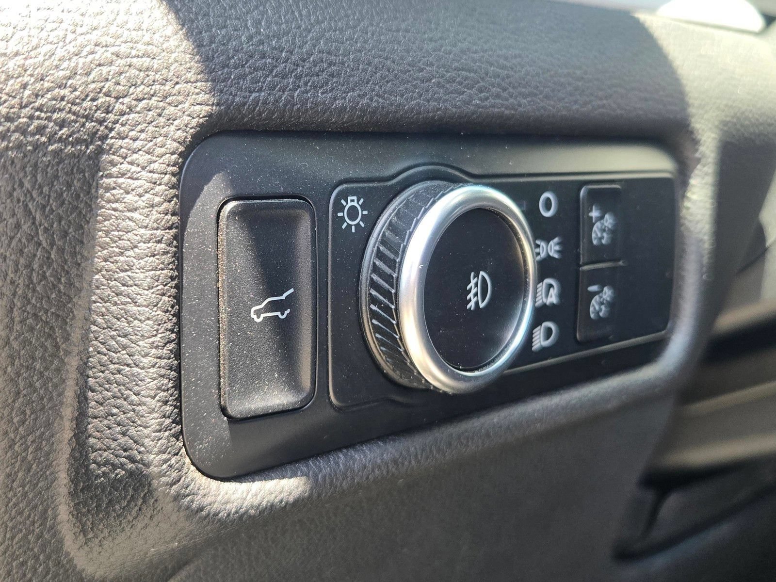 Used 2023 Ford Explorer XLT w/ Equipment Group 202A RWD image 15