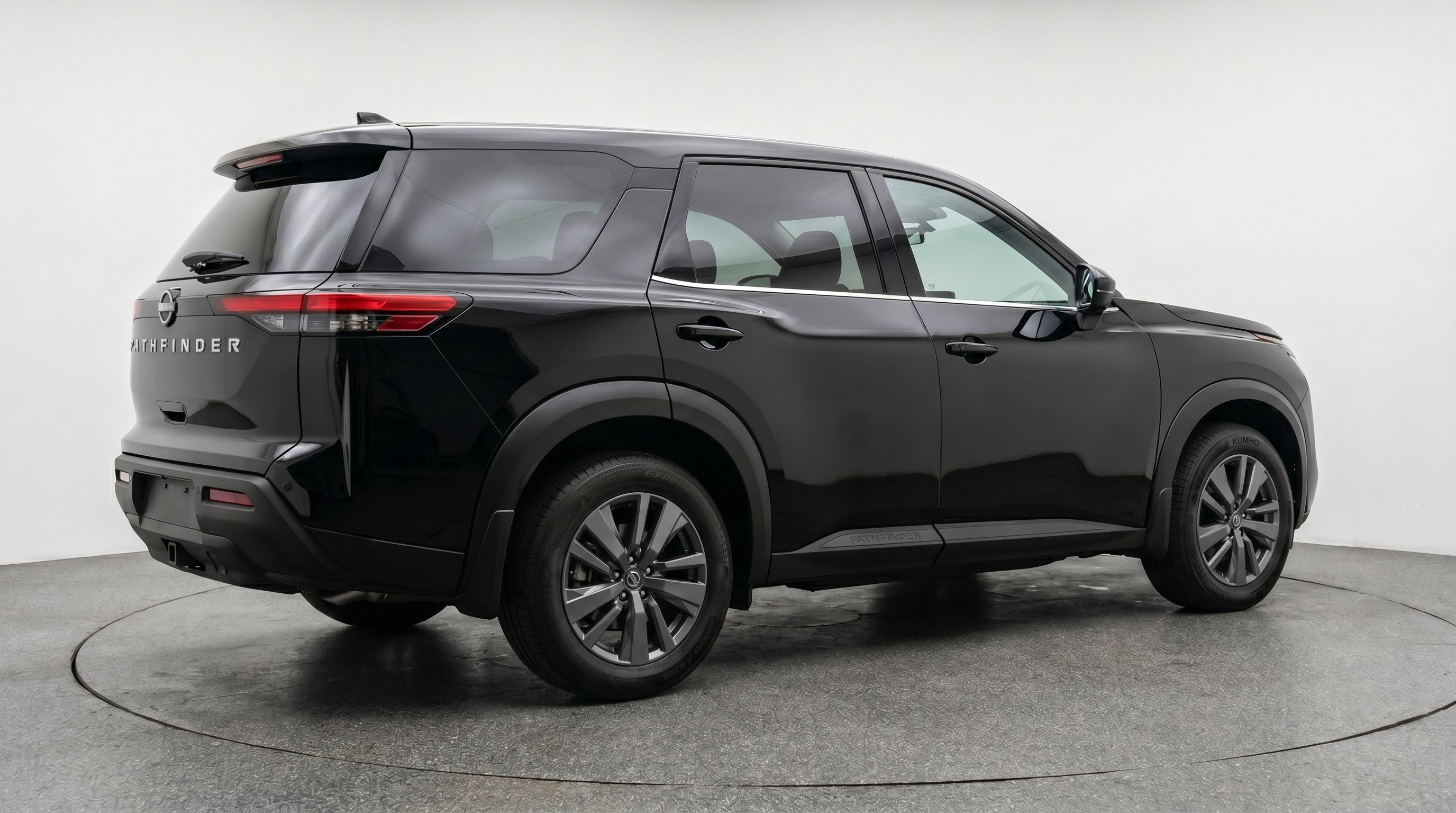 Used 2025 Nissan Pathfinder SV image 9