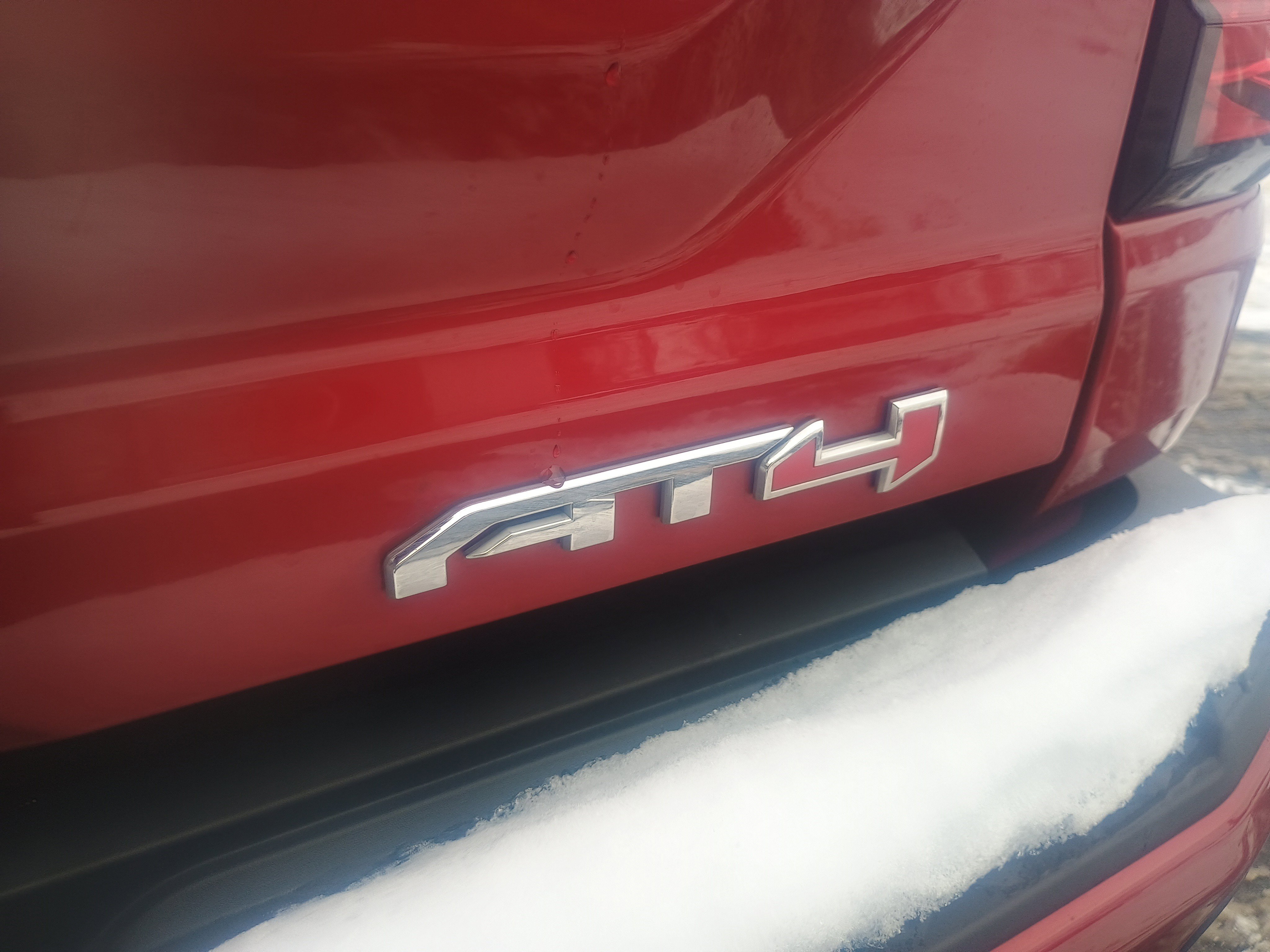 Used 2024 GMC Canyon AT4 w/ Technology Package image 9