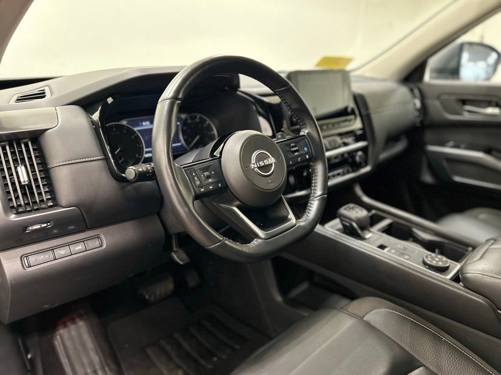 Used 2024 Nissan Pathfinder SL image 14
