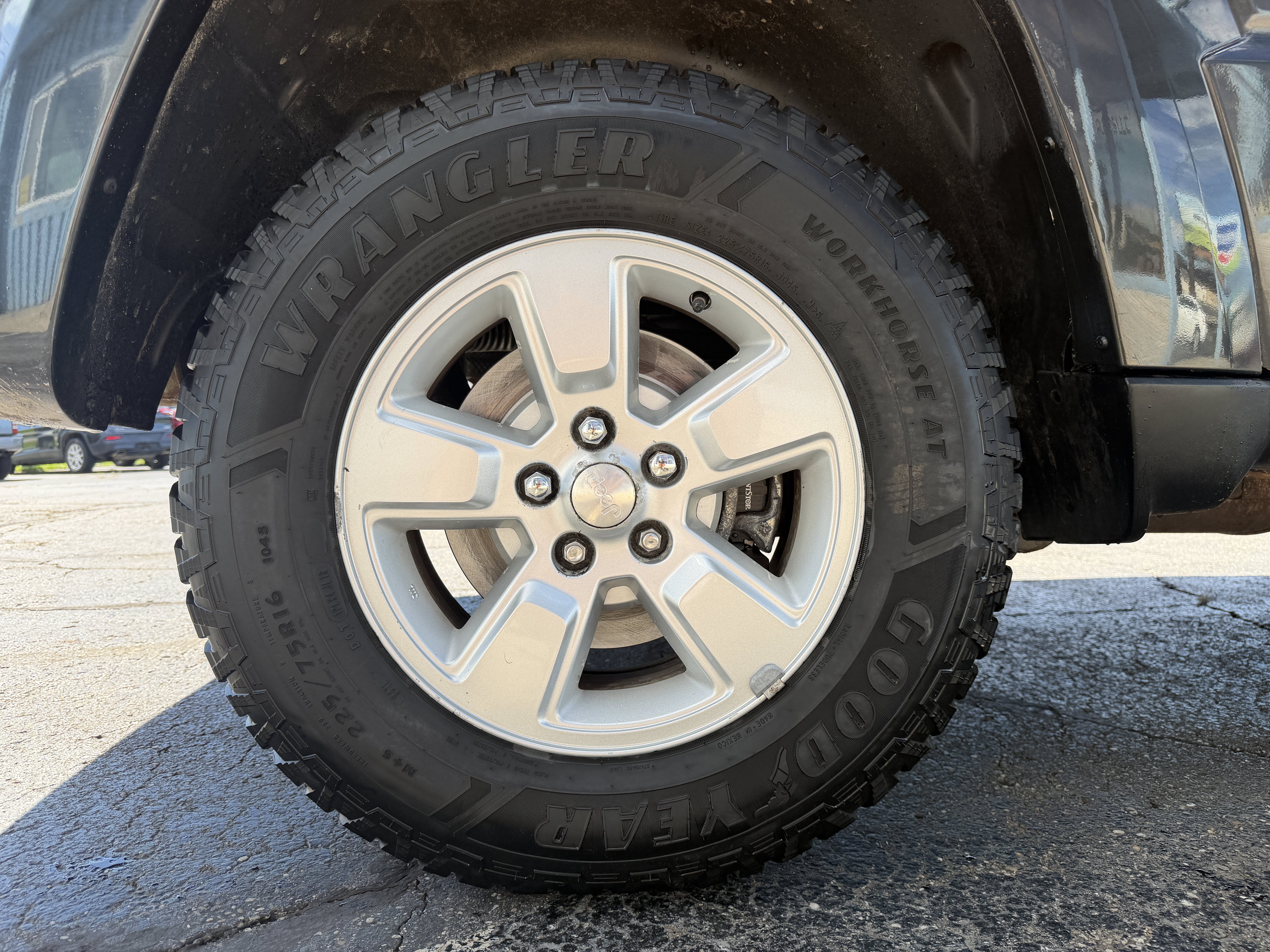 Used 2011 Jeep Liberty Sport AWD/4WD image 31