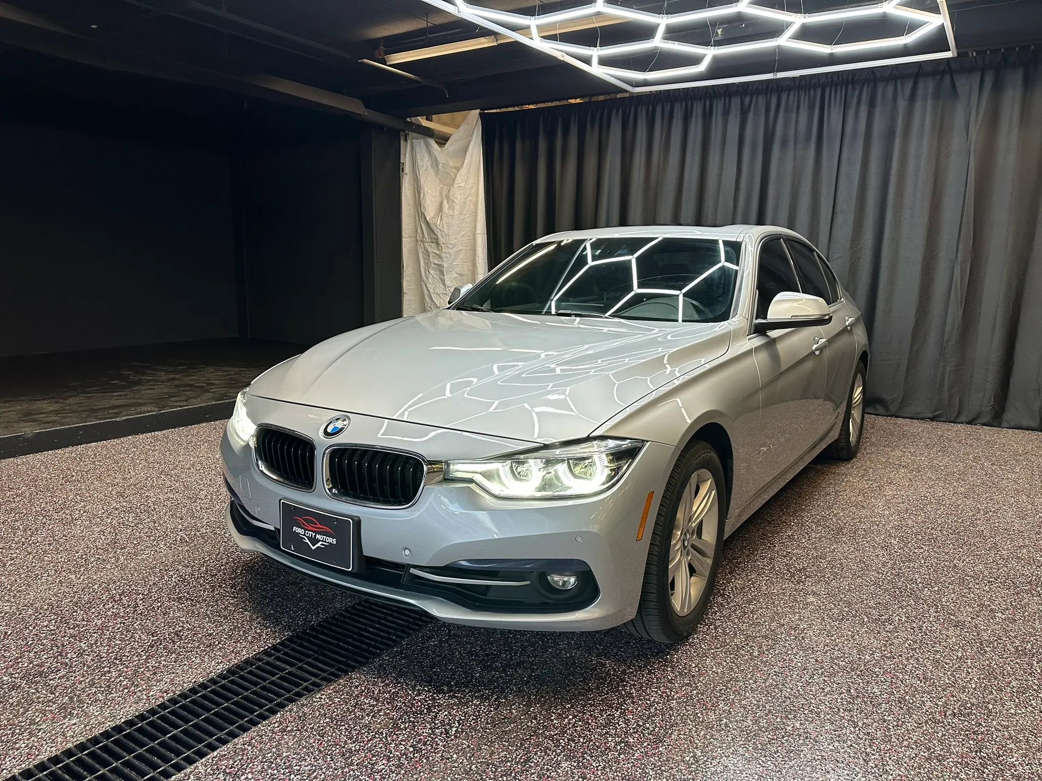 Used 2017 BMW 330i Sedan image 3