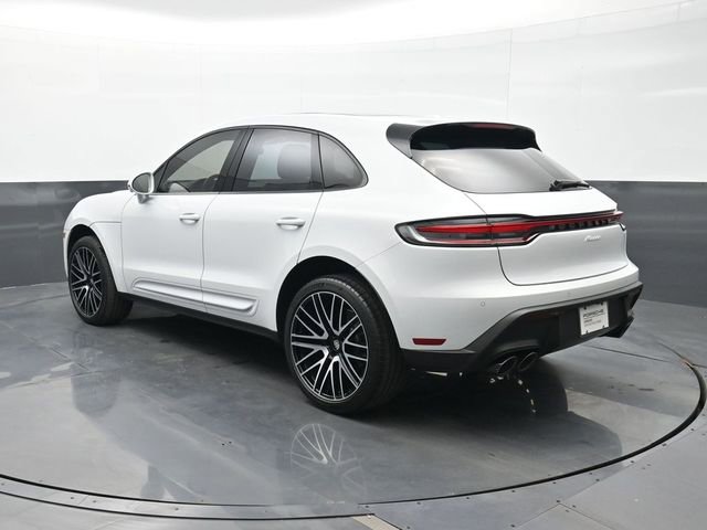 Certified 2025 Porsche Macan image 3