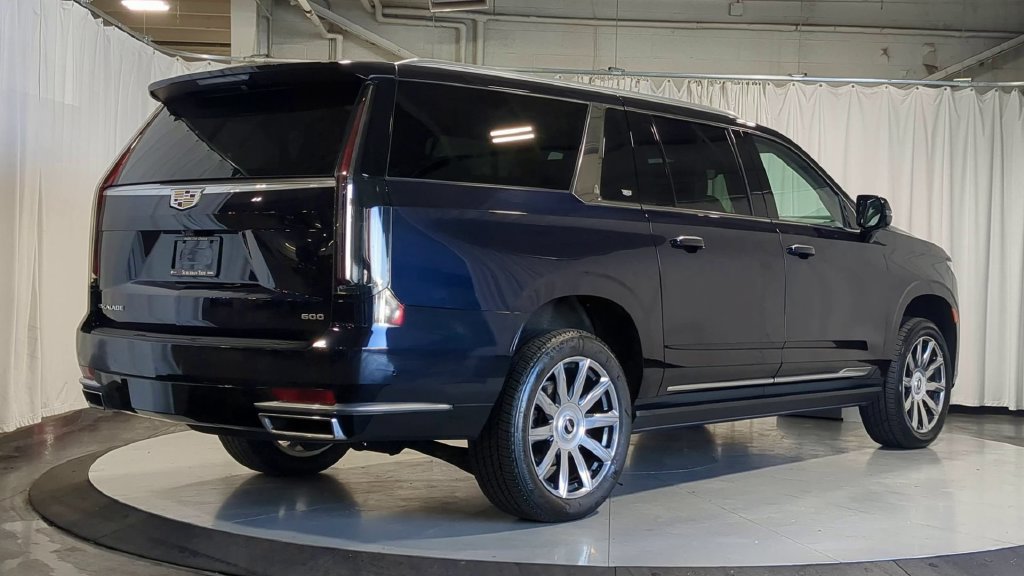Used 2023 Cadillac Escalade ESV Premium Luxury Platinum AWD/4WD image 10
